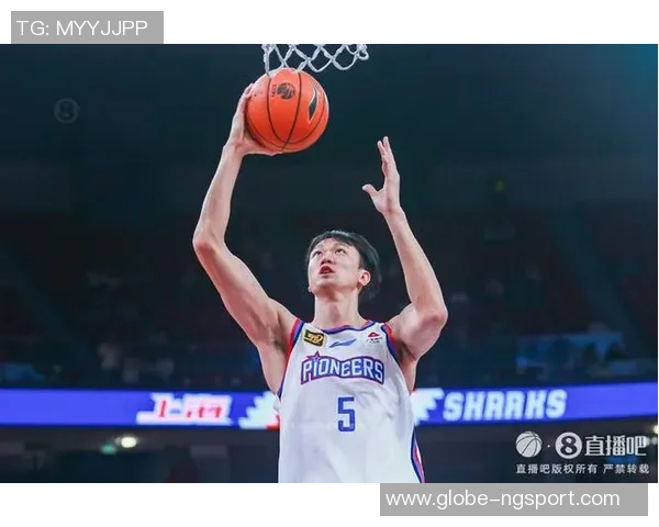 赖俊豪因头部撞击广告板导致颈部扭伤已紧急送医接受治疗